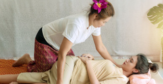 Techniques et astuces pour un massage réussi à la maison